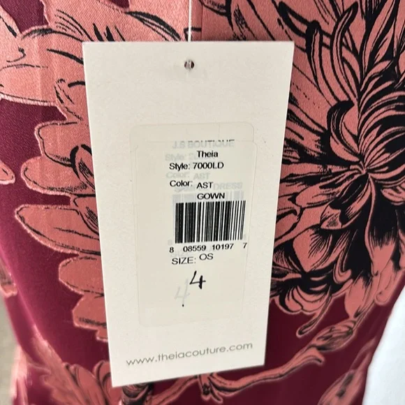 Theia Red Long Sleeve Gown with Sweetheart Neckline - Picture 9 of 11